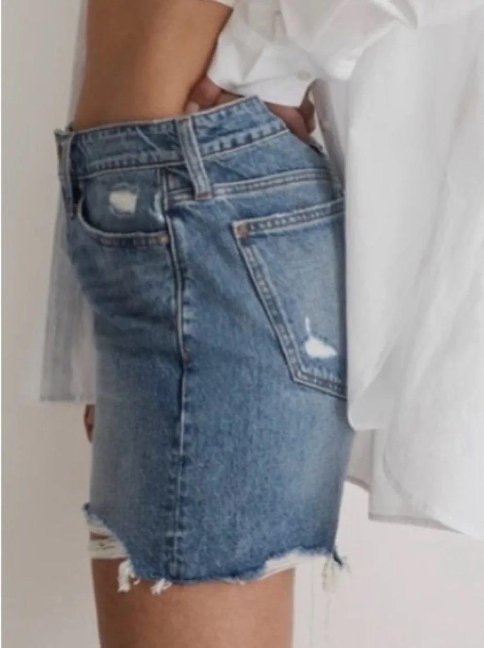 Madewell Distressed Slouch Denim Shorts - med Length size 27 baggy look slouch